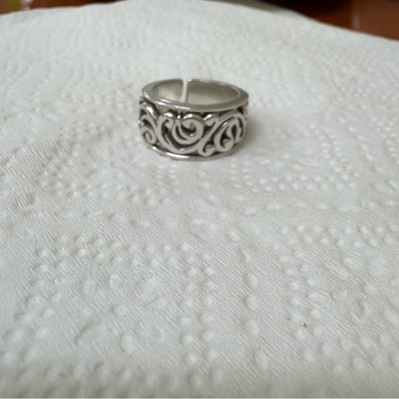 Elegant Silver Filigree Ring